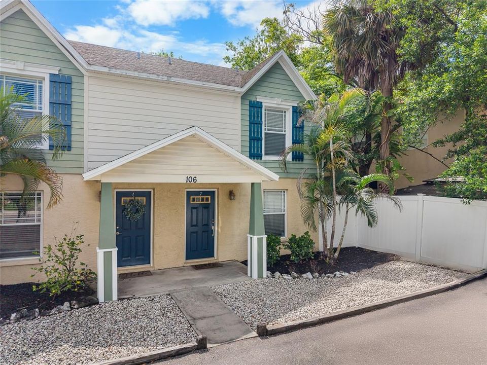 For Sale: $359,000 (2 beds, 1 baths, 1020 Square Feet)