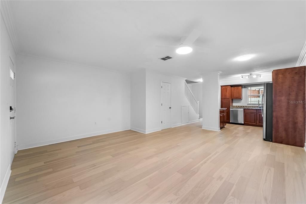 For Sale: $359,000 (2 beds, 1 baths, 1020 Square Feet)