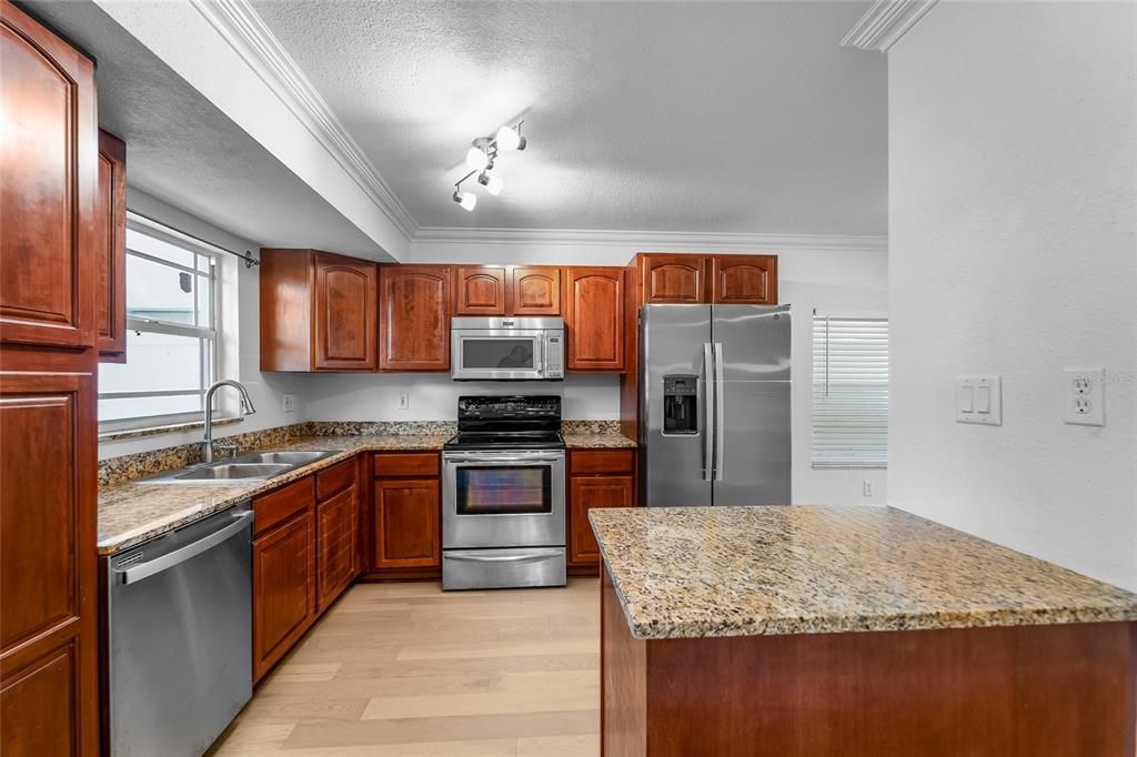 For Sale: $359,000 (2 beds, 1 baths, 1020 Square Feet)