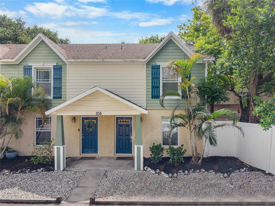 For Sale: $359,000 (2 beds, 1 baths, 1020 Square Feet)