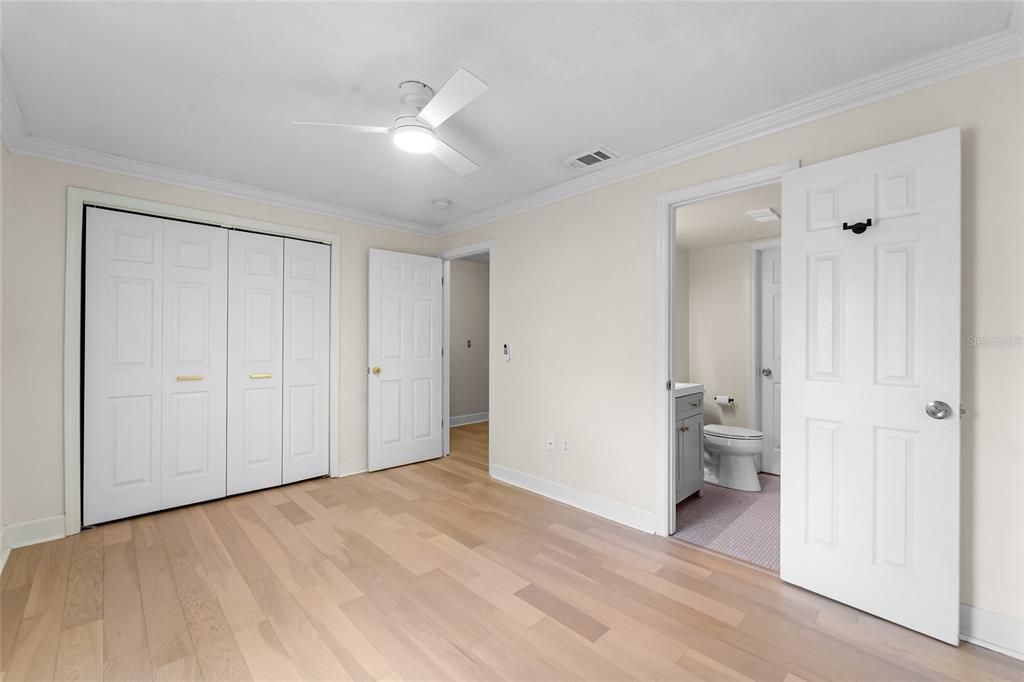 For Sale: $359,000 (2 beds, 1 baths, 1020 Square Feet)