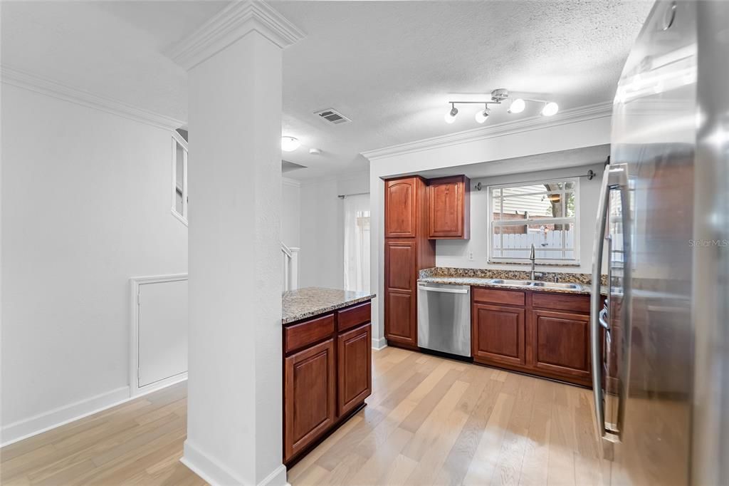 For Sale: $359,000 (2 beds, 1 baths, 1020 Square Feet)