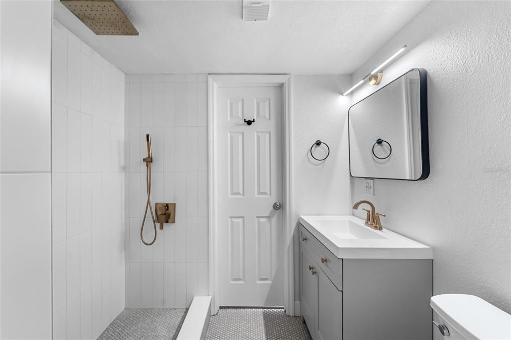 For Sale: $359,000 (2 beds, 1 baths, 1020 Square Feet)