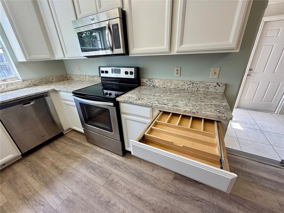 For Sale: $399,900 (3 beds, 2 baths, 1534 Square Feet)
