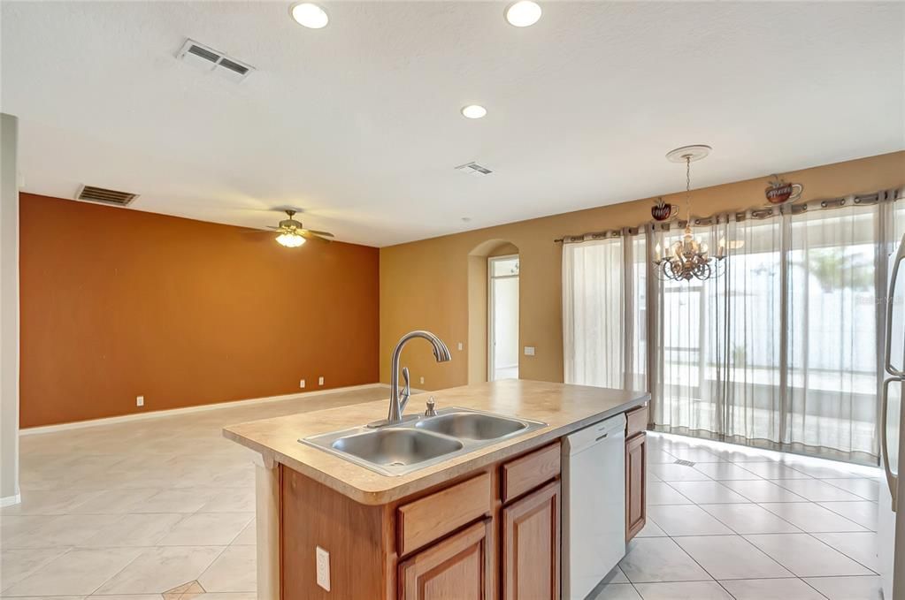 For Sale: $319,900 (3 beds, 2 baths, 1979 Square Feet)