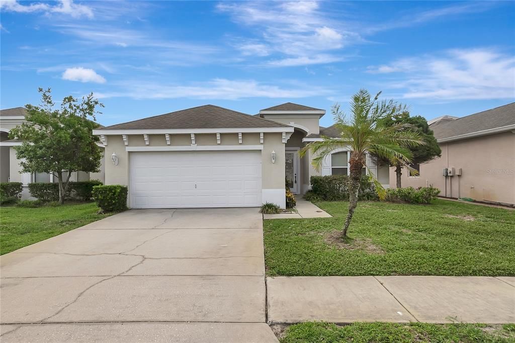 For Sale: $319,900 (3 beds, 2 baths, 1979 Square Feet)