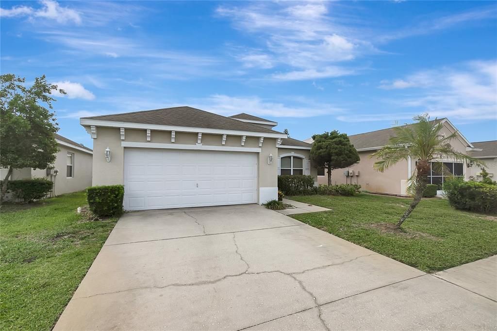 For Sale: $319,900 (3 beds, 2 baths, 1979 Square Feet)