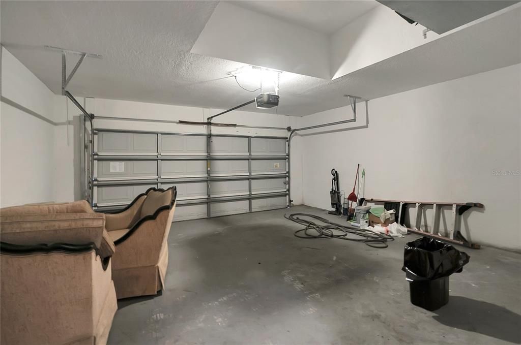 For Sale: $319,900 (3 beds, 2 baths, 1979 Square Feet)