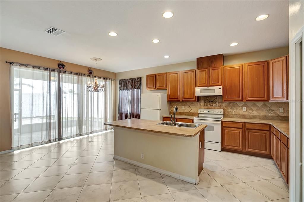 For Sale: $319,900 (3 beds, 2 baths, 1979 Square Feet)