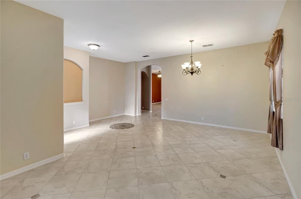 For Sale: $319,900 (3 beds, 2 baths, 1979 Square Feet)