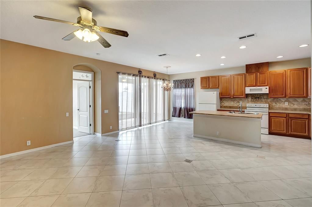 For Sale: $319,900 (3 beds, 2 baths, 1979 Square Feet)
