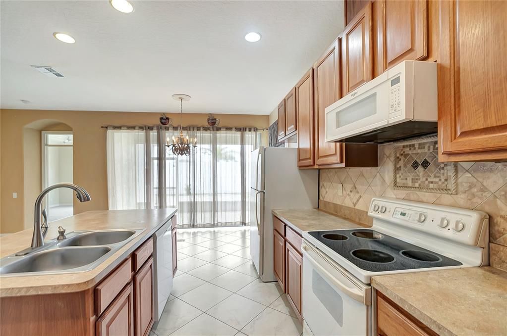 For Sale: $319,900 (3 beds, 2 baths, 1979 Square Feet)