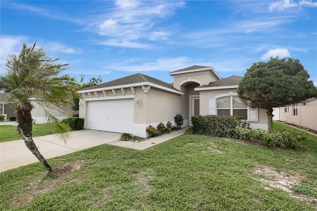 For Sale: $319,900 (3 beds, 2 baths, 1979 Square Feet)