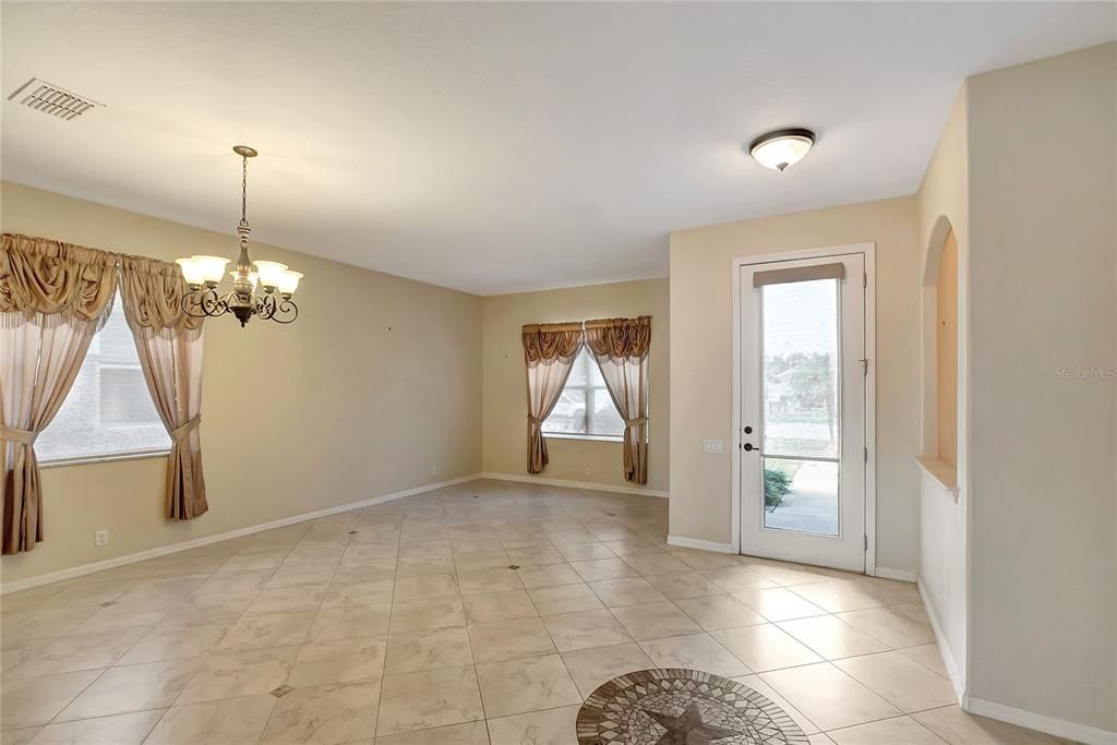 For Sale: $319,900 (3 beds, 2 baths, 1979 Square Feet)