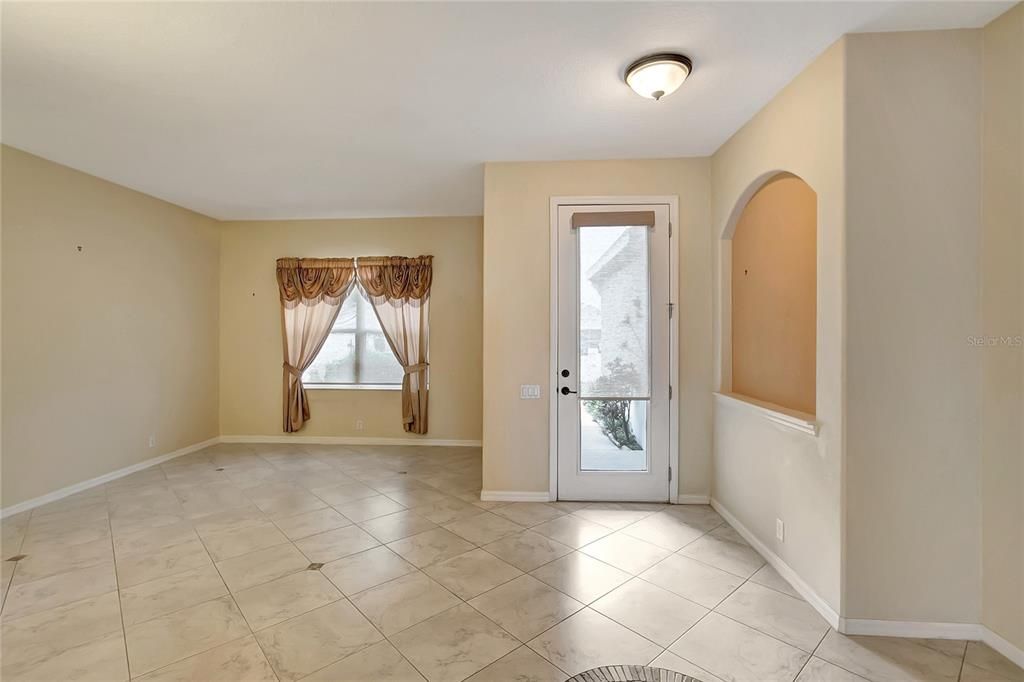 For Sale: $319,900 (3 beds, 2 baths, 1979 Square Feet)