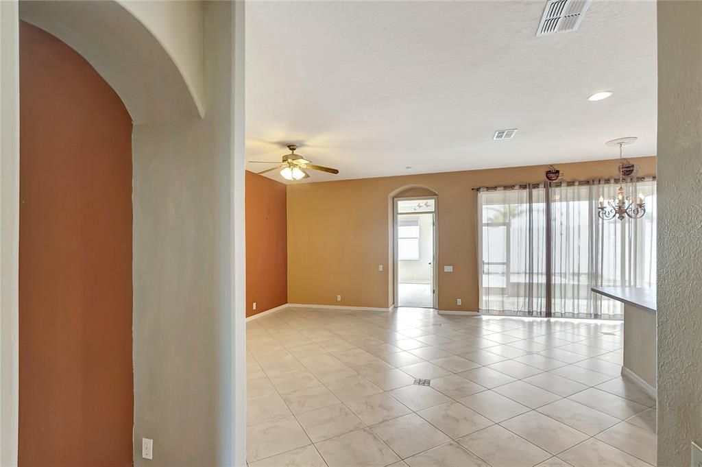 For Sale: $319,900 (3 beds, 2 baths, 1979 Square Feet)