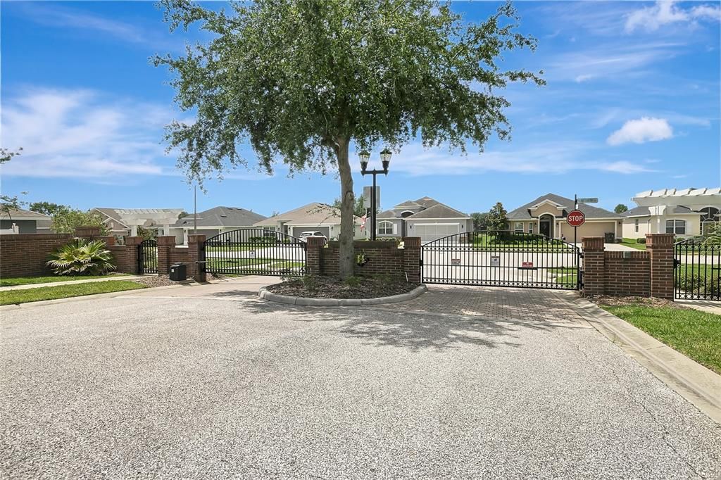 For Sale: $319,900 (3 beds, 2 baths, 1979 Square Feet)