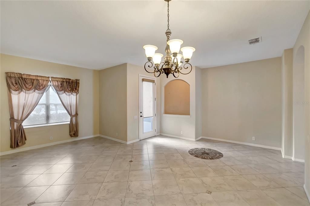 For Sale: $319,900 (3 beds, 2 baths, 1979 Square Feet)