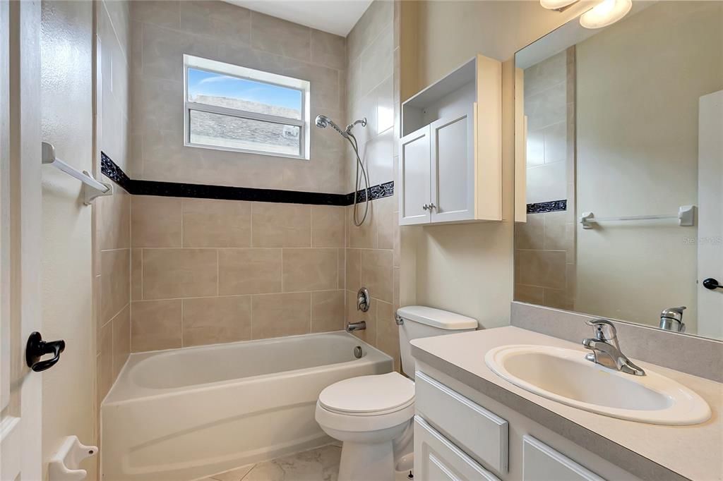 For Sale: $319,900 (3 beds, 2 baths, 1979 Square Feet)