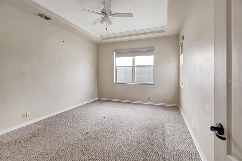 For Sale: $319,900 (3 beds, 2 baths, 1979 Square Feet)