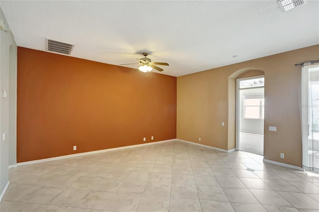 For Sale: $319,900 (3 beds, 2 baths, 1979 Square Feet)