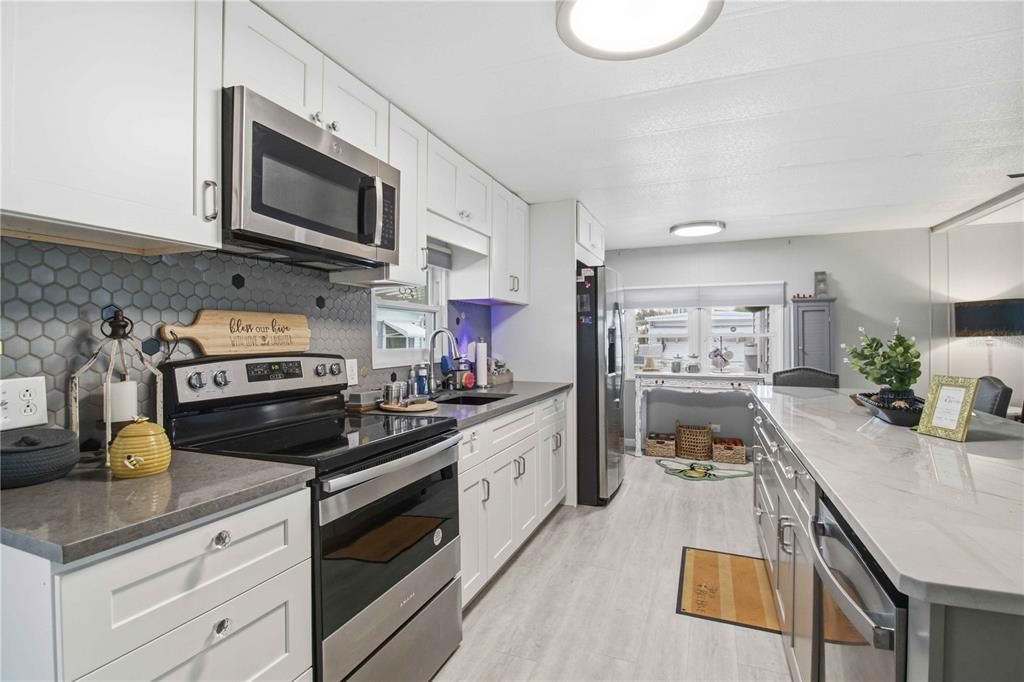 For Sale: $160,000 (2 beds, 2 baths, 1120 Square Feet)