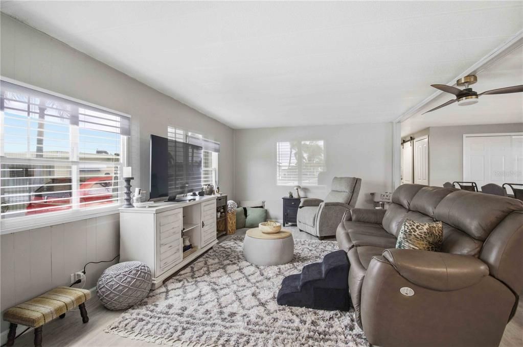 For Sale: $160,000 (2 beds, 2 baths, 1120 Square Feet)