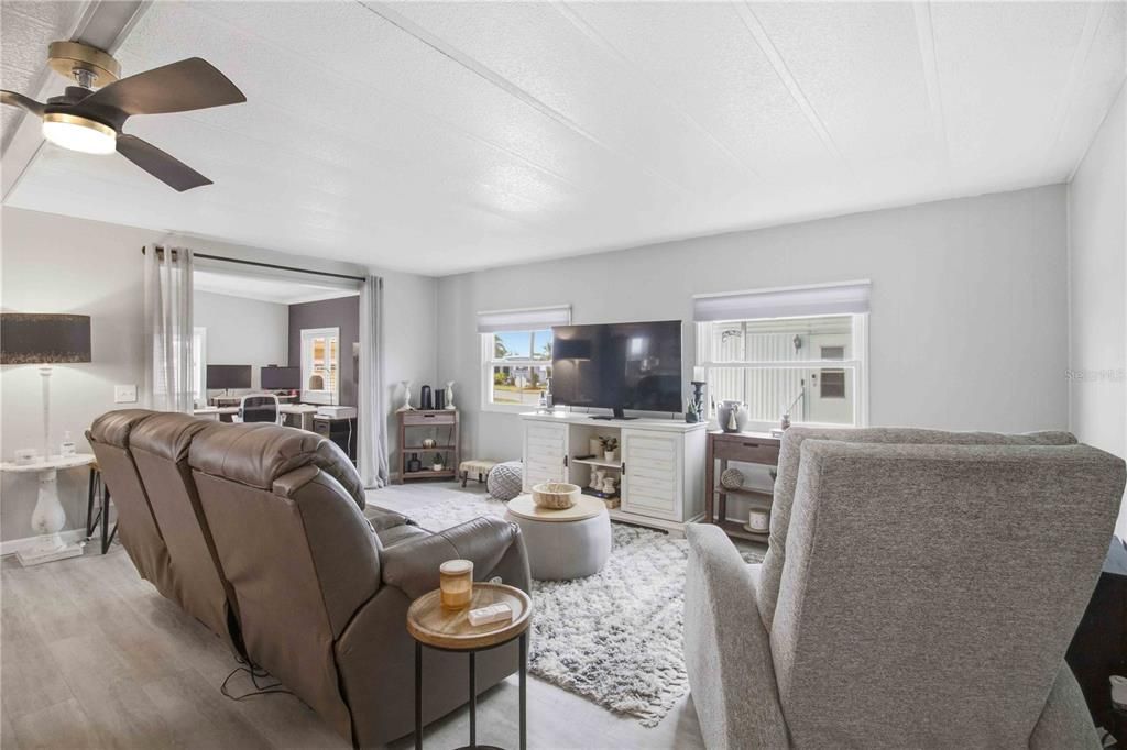 For Sale: $160,000 (2 beds, 2 baths, 1120 Square Feet)