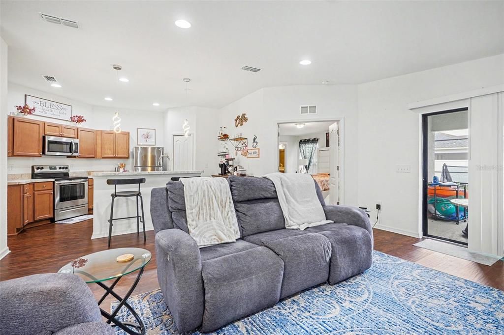 For Sale: $355,000 (3 beds, 2 baths, 1740 Square Feet)