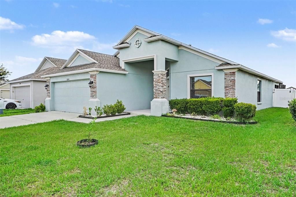 For Sale: $355,000 (3 beds, 2 baths, 1740 Square Feet)