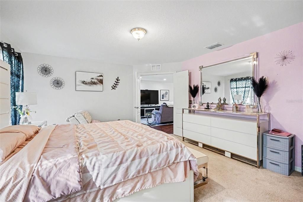 For Sale: $355,000 (3 beds, 2 baths, 1740 Square Feet)