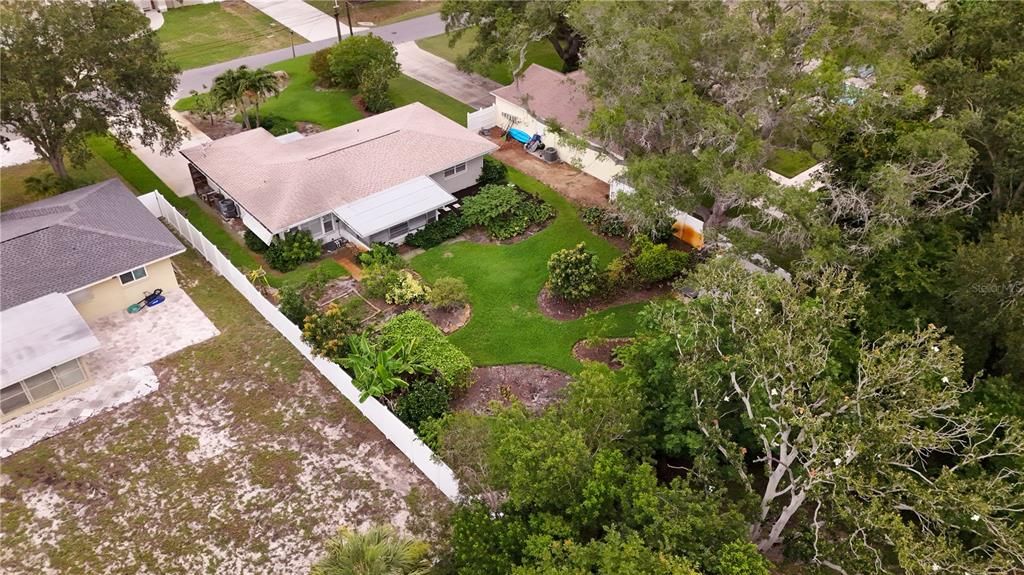 For Sale: $329,000 (2 beds, 1 baths, 1044 Square Feet)