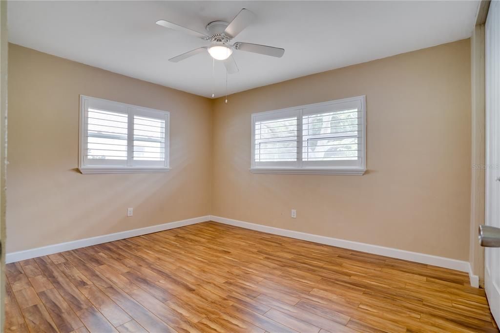 For Sale: $329,000 (2 beds, 1 baths, 1044 Square Feet)