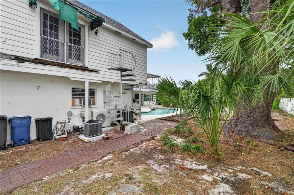 For Sale: $899,900 (4 beds, 4 baths, 4003 Square Feet)