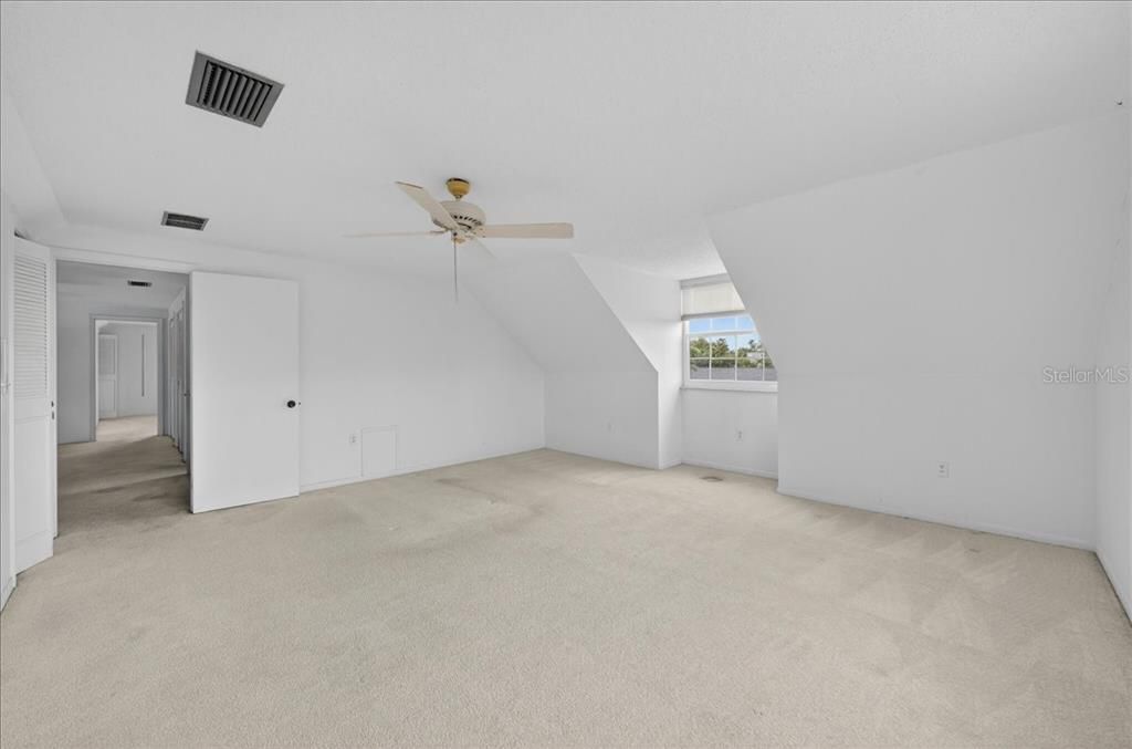 For Sale: $899,900 (4 beds, 4 baths, 4003 Square Feet)