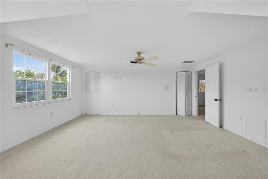 For Sale: $899,900 (4 beds, 4 baths, 4003 Square Feet)