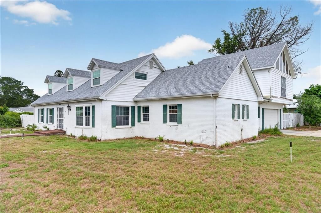 For Sale: $899,900 (4 beds, 4 baths, 4003 Square Feet)