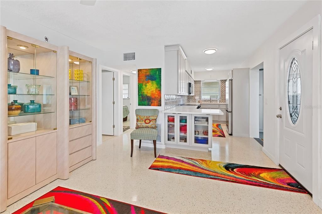 For Sale: $240,000 (2 beds, 1 baths, 1100 Square Feet)