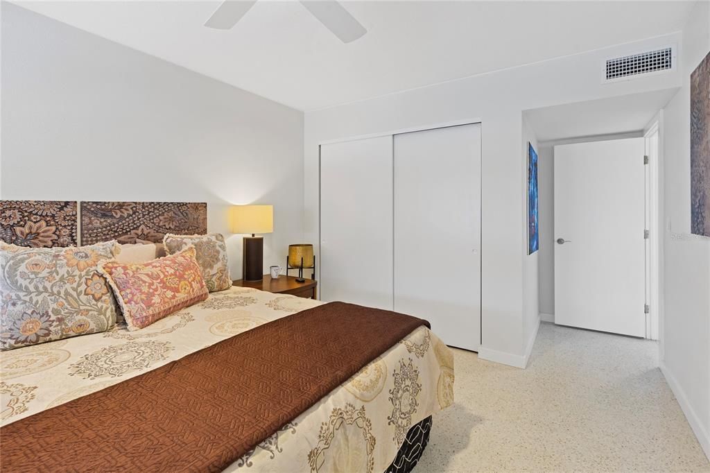 For Sale: $240,000 (2 beds, 1 baths, 1100 Square Feet)
