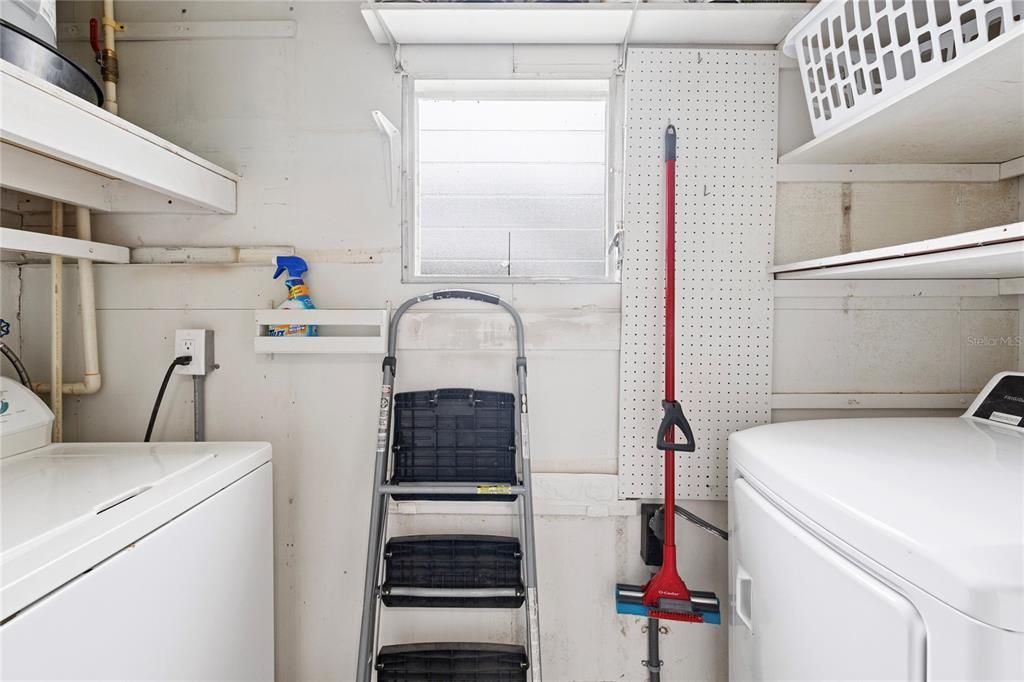For Sale: $240,000 (2 beds, 1 baths, 1100 Square Feet)
