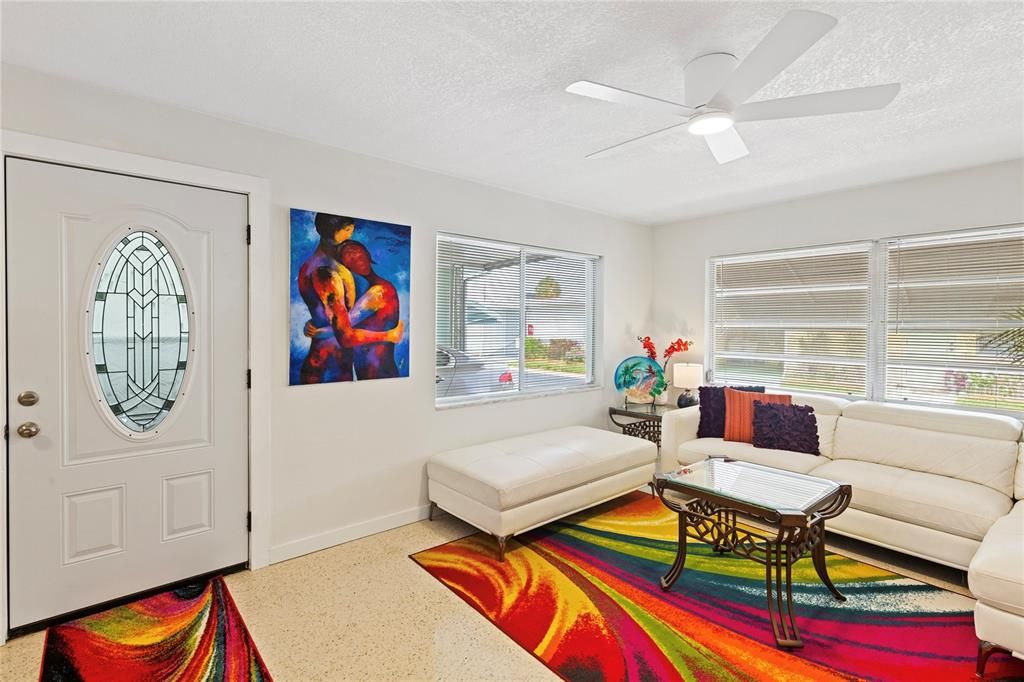 For Sale: $240,000 (2 beds, 1 baths, 1100 Square Feet)