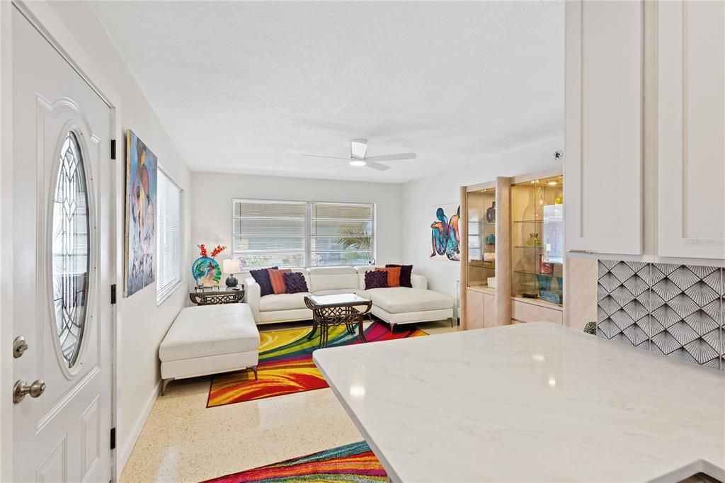 For Sale: $240,000 (2 beds, 1 baths, 1100 Square Feet)