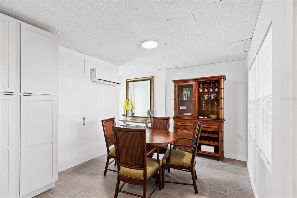 For Sale: $240,000 (2 beds, 1 baths, 1100 Square Feet)