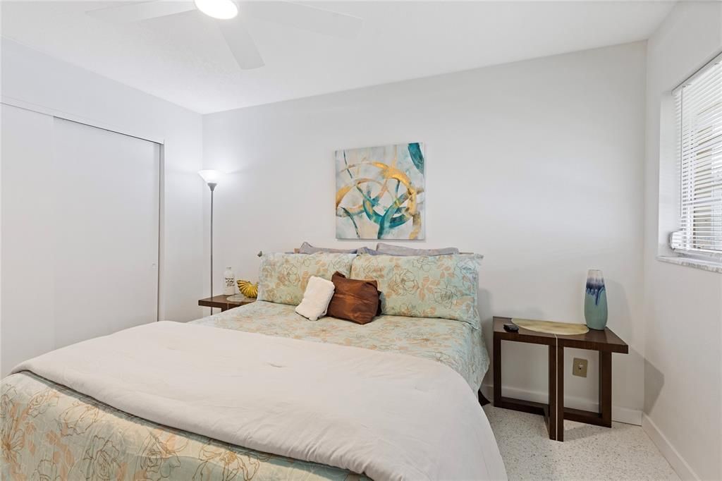 For Sale: $240,000 (2 beds, 1 baths, 1100 Square Feet)