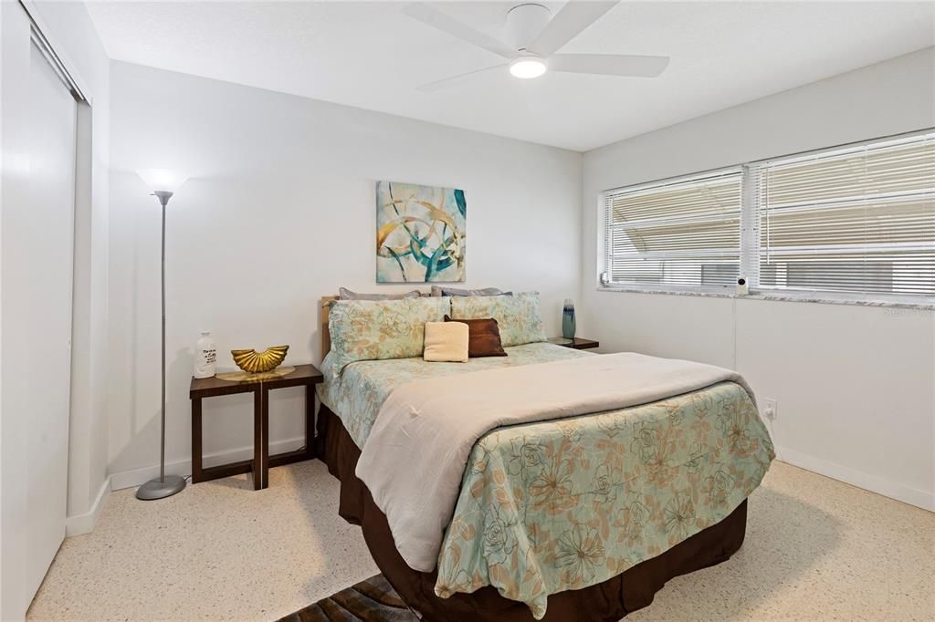 For Sale: $240,000 (2 beds, 1 baths, 1100 Square Feet)