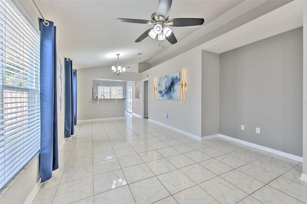 待售: $310,000 (3 贝兹, 2 浴室, 1130 平方英尺)