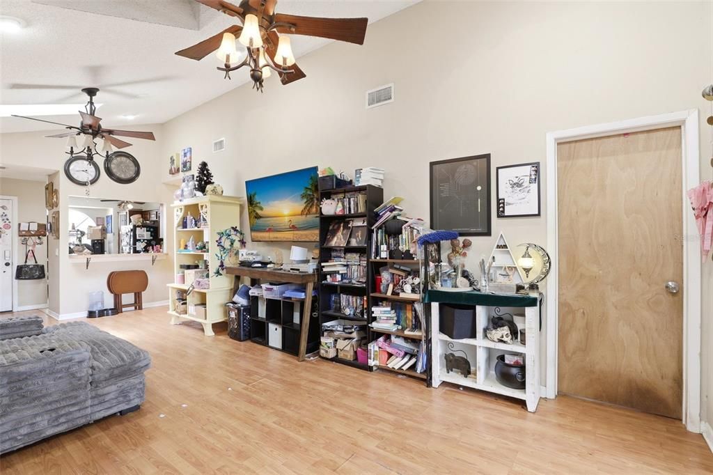For Sale: $260,000 (2 beds, 2 baths, 1011 Square Feet)