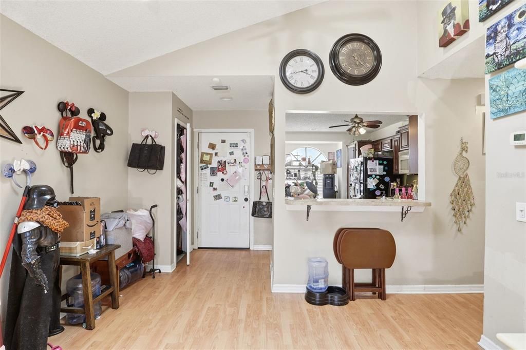 For Sale: $260,000 (2 beds, 2 baths, 1011 Square Feet)