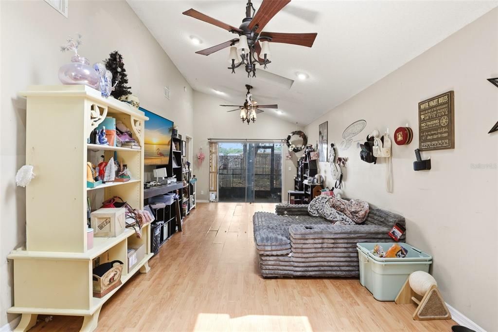 For Sale: $260,000 (2 beds, 2 baths, 1011 Square Feet)