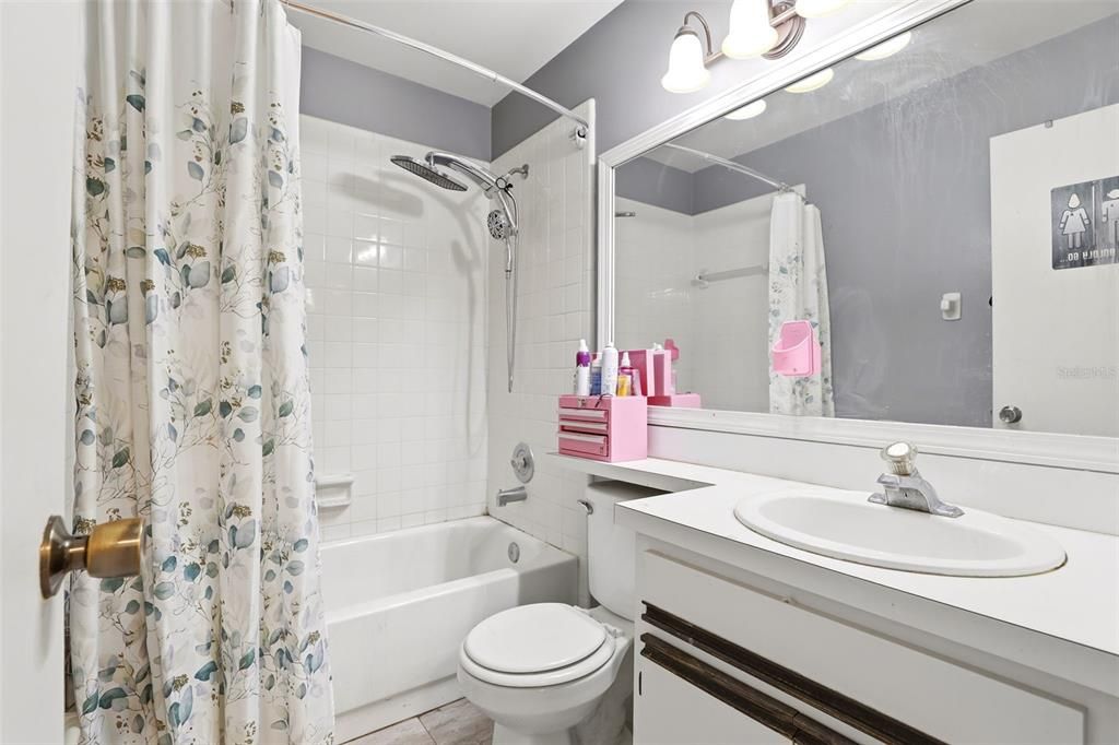 For Sale: $260,000 (2 beds, 2 baths, 1011 Square Feet)